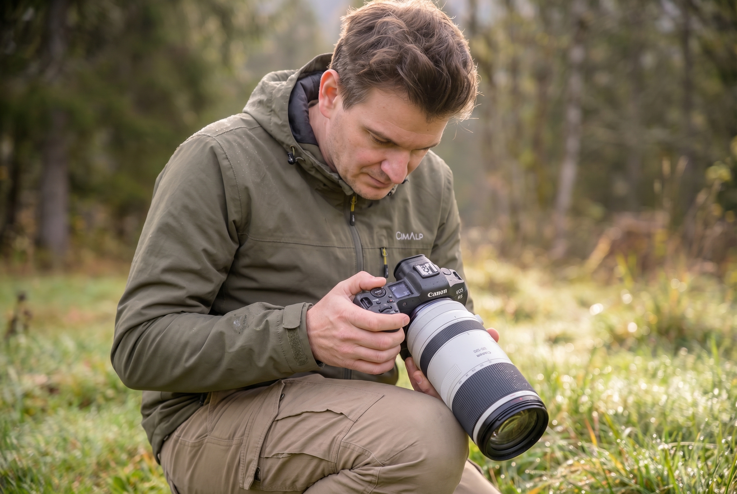 Ouverture du diaphragme : comprendre son fonctionnement 17 Photographe animalier ajustant le réglage de l'ouverture du diaphragme sur son appareil photo pour créer un flou d'arrière-plan en forêt.